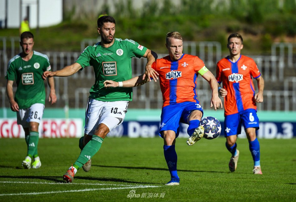 右路进攻中 右路进攻中