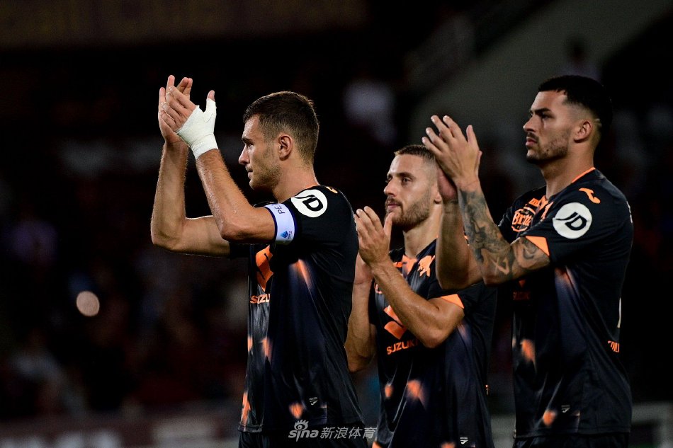 台上大放异 台上大放异